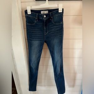 A&F HIGH RISE JEAN LEGGING